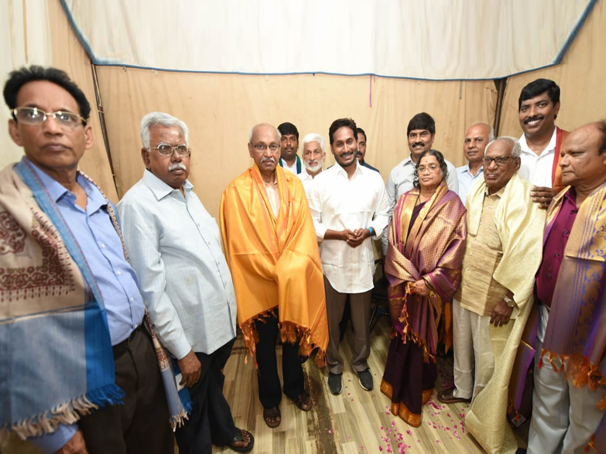 YS Jagan Mohan Reddy Participated In Teachers Day Celebrations - Sakshi1