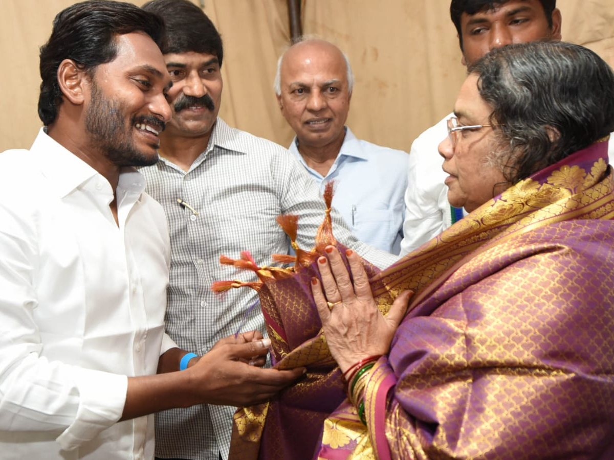 YS Jagan Mohan Reddy Participated In Teachers Day Celebrations - Sakshi4