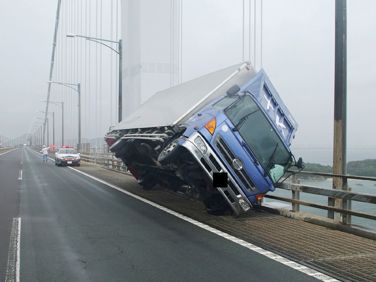 Typhoon Jebi leaves trail of destruction in Japan Photo Gallery - Sakshi16