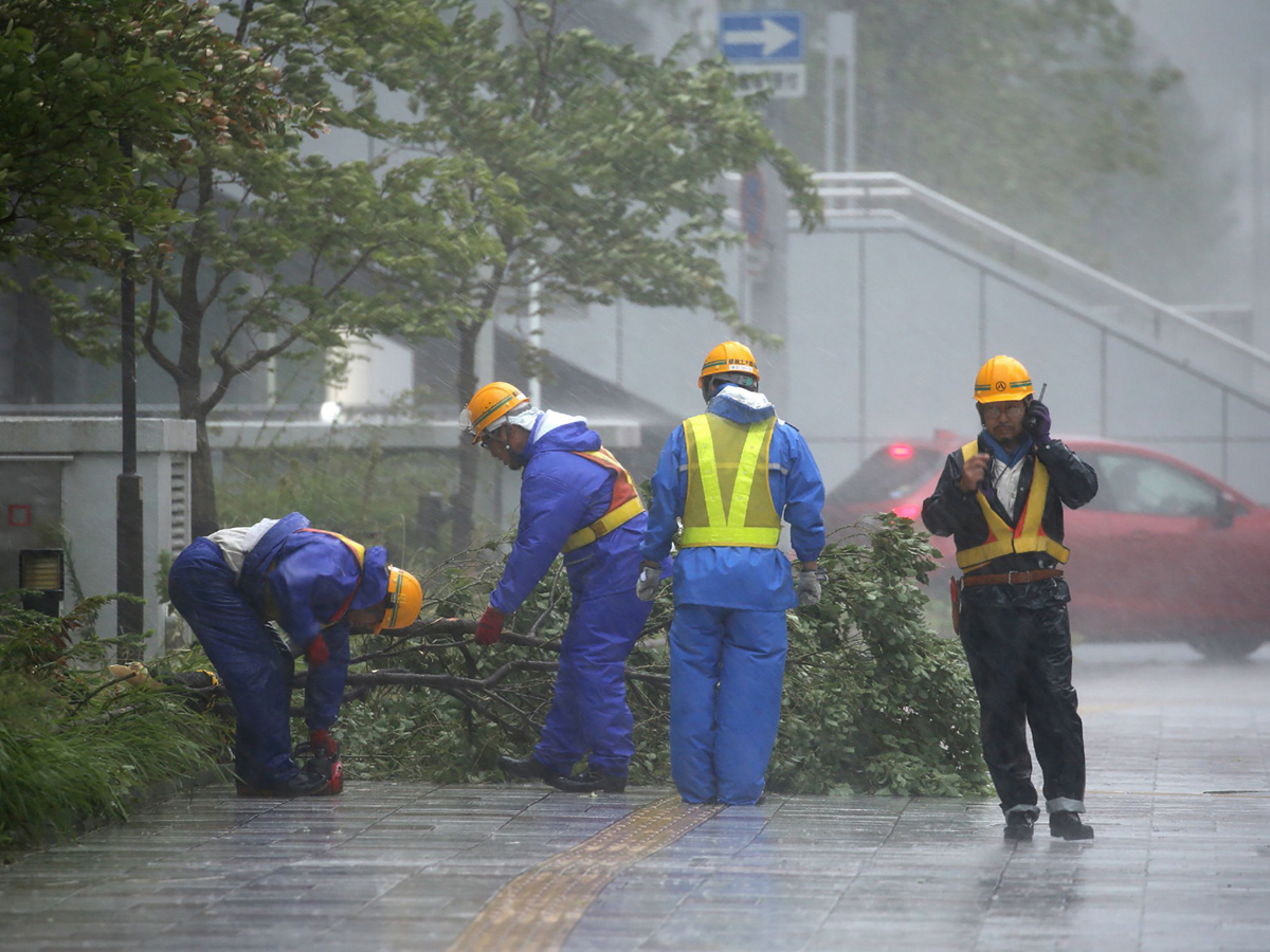 Typhoon Jebi leaves trail of destruction in Japan Photo Gallery - Sakshi17