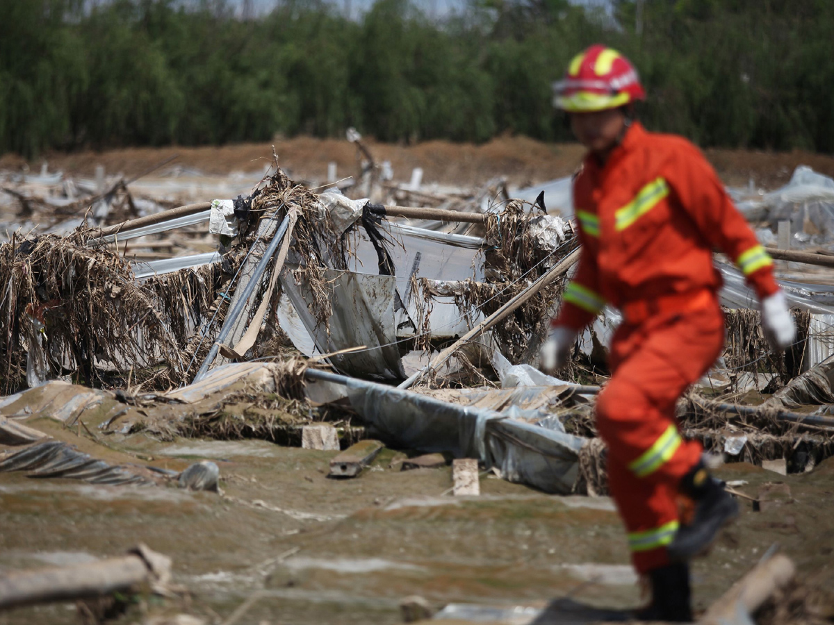 Typhoon Jebi leaves trail of destruction in Japan Photo Gallery - Sakshi20