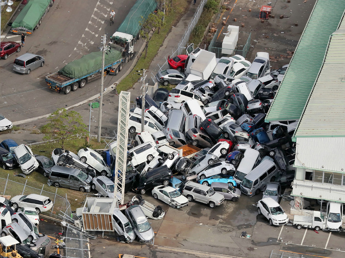 Typhoon Jebi leaves trail of destruction in Japan Photo Gallery - Sakshi4