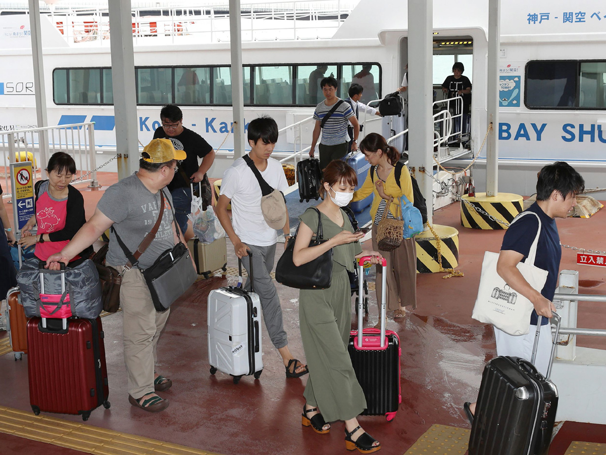 Typhoon Jebi leaves trail of destruction in Japan Photo Gallery - Sakshi6