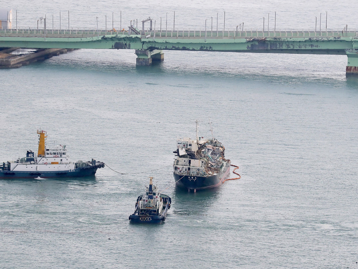 Typhoon Jebi leaves trail of destruction in Japan Photo Gallery - Sakshi9