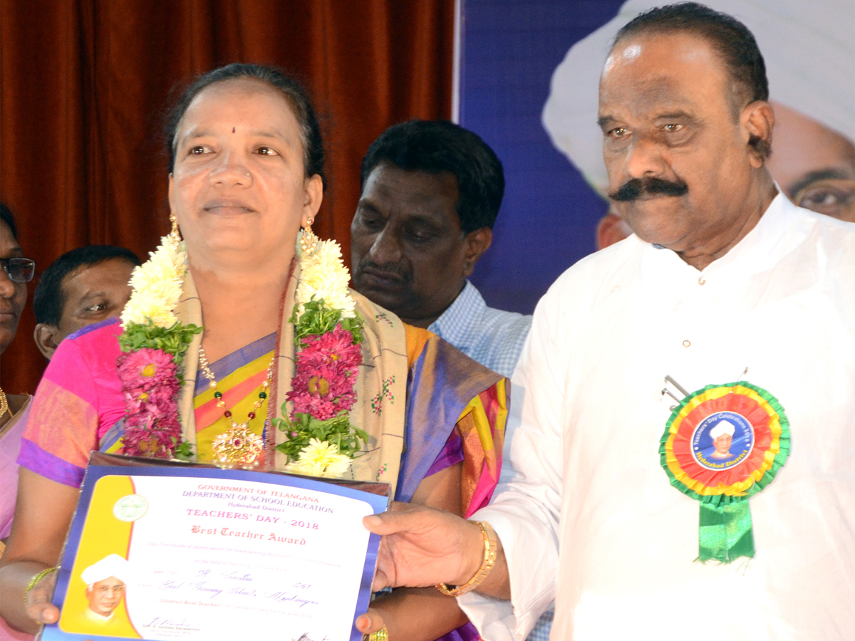 Best Teachers Awards at District Level at Indira Priyadarshini Auditorium Photo Gallery - Sakshi1