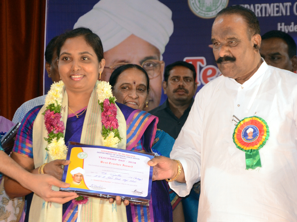 Best Teachers Awards at District Level at Indira Priyadarshini Auditorium Photo Gallery - Sakshi12