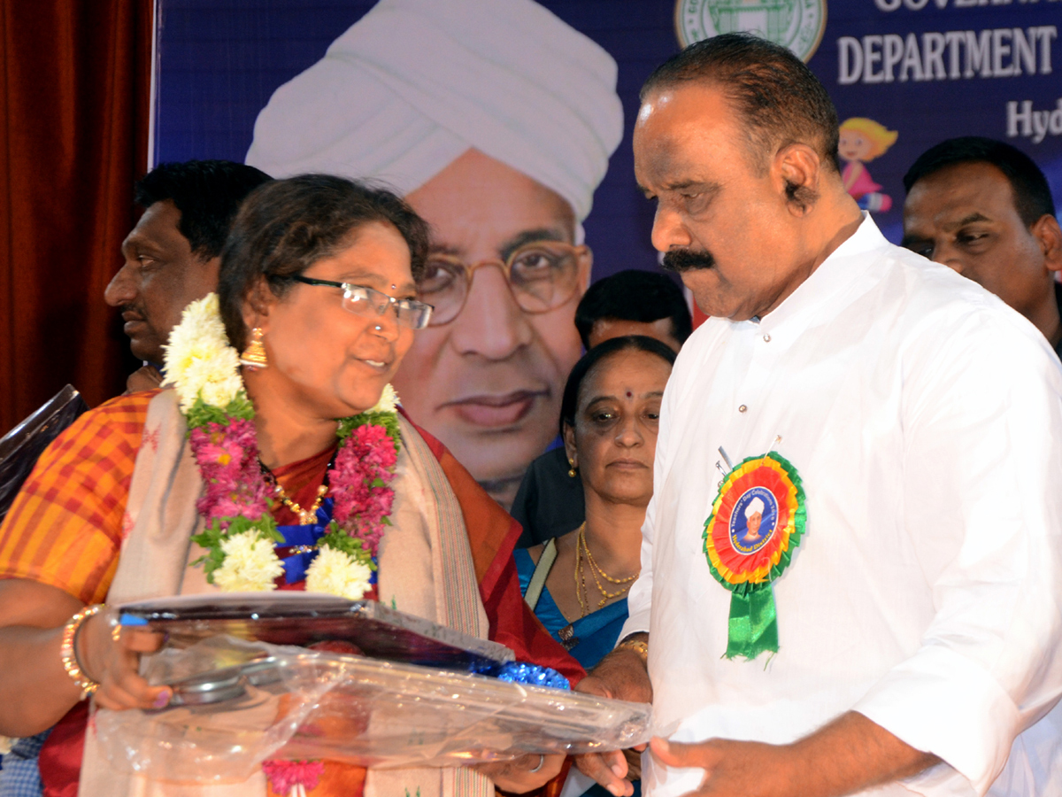 Best Teachers Awards at District Level at Indira Priyadarshini Auditorium Photo Gallery - Sakshi17