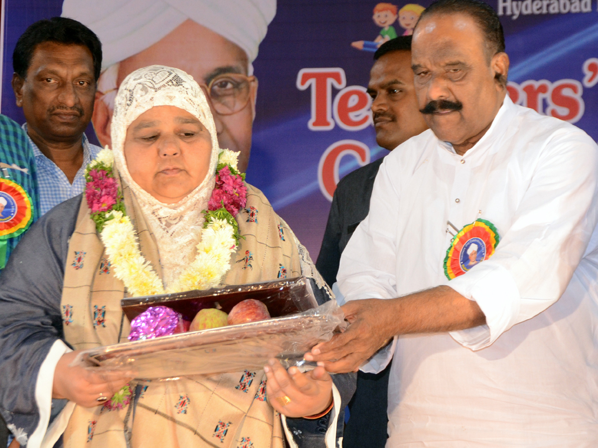 Best Teachers Awards at District Level at Indira Priyadarshini Auditorium Photo Gallery - Sakshi18