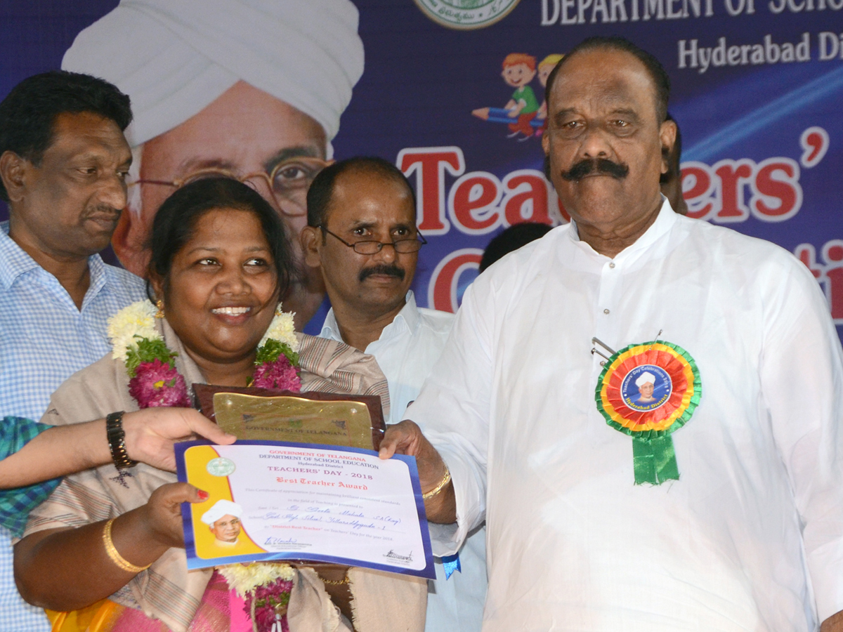 Best Teachers Awards at District Level at Indira Priyadarshini Auditorium Photo Gallery - Sakshi2