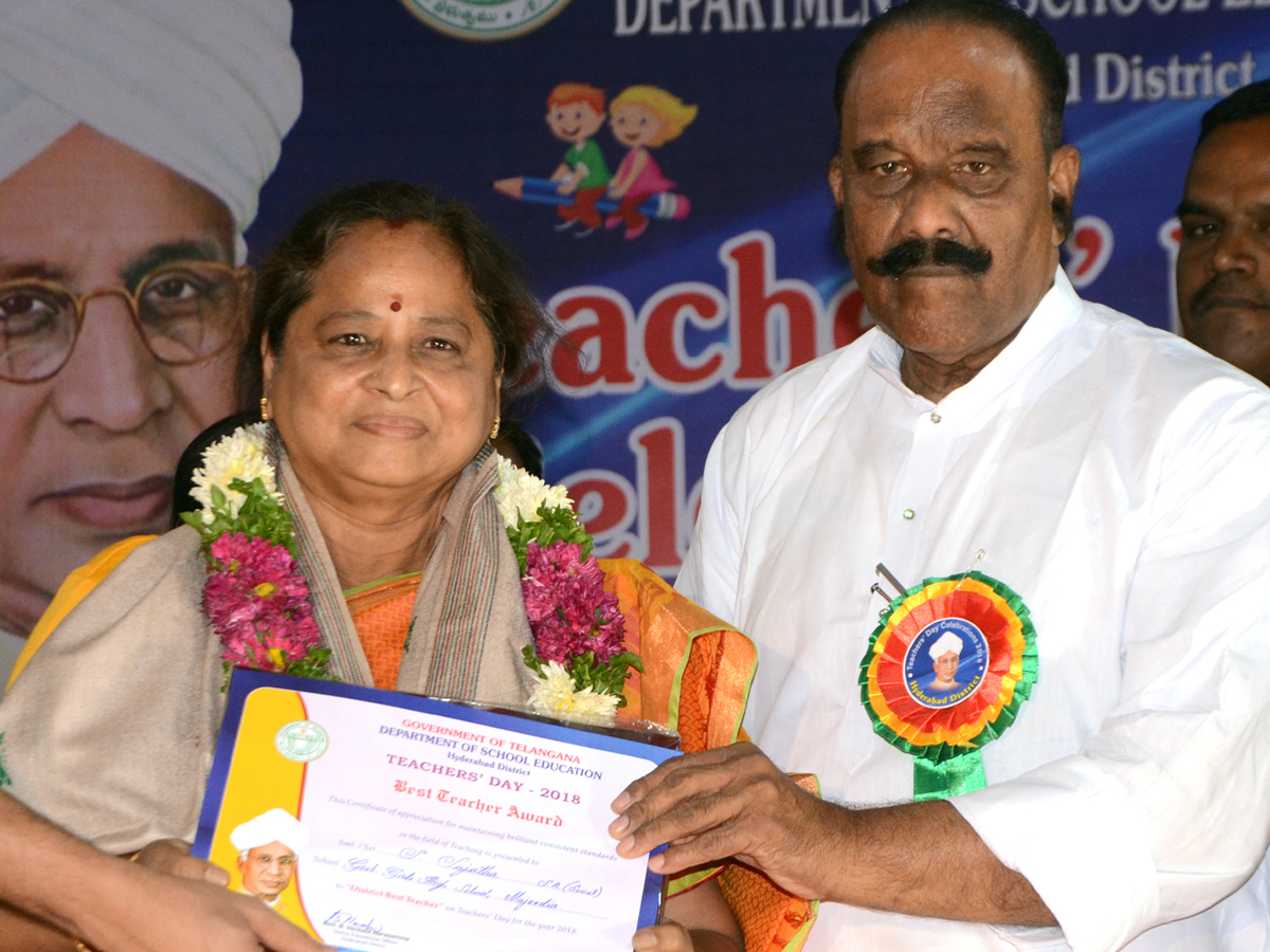 Best Teachers Awards at District Level at Indira Priyadarshini Auditorium Photo Gallery - Sakshi37