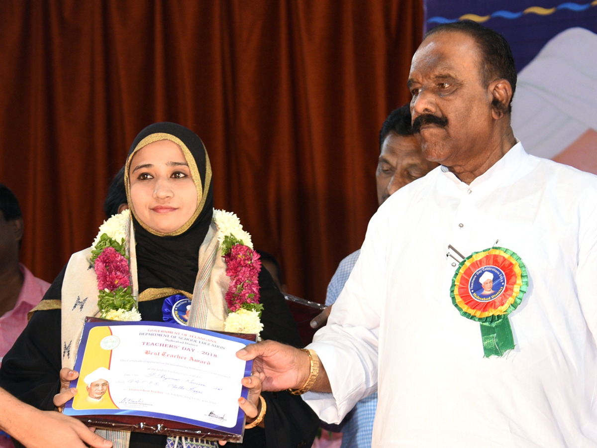 Best Teachers Awards at District Level at Indira Priyadarshini Auditorium Photo Gallery - Sakshi40