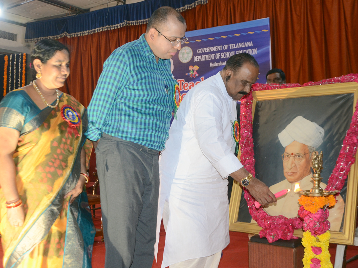 Best Teachers Awards at District Level at Indira Priyadarshini Auditorium Photo Gallery - Sakshi6