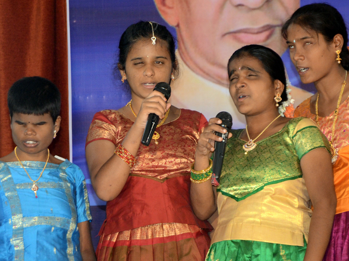 Best Teachers Awards at District Level at Indira Priyadarshini Auditorium Photo Gallery - Sakshi8