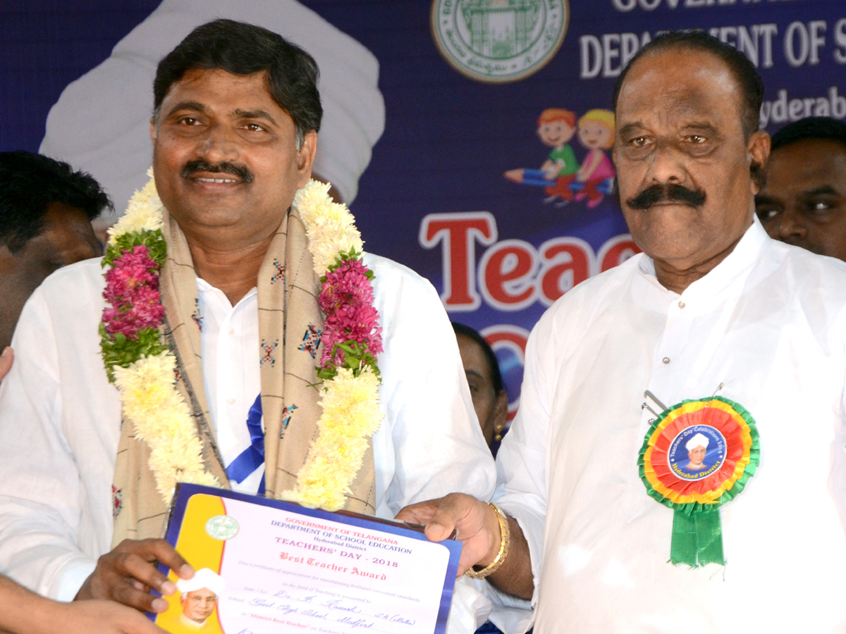 Best Teachers Awards at District Level at Indira Priyadarshini Auditorium Photo Gallery - Sakshi9