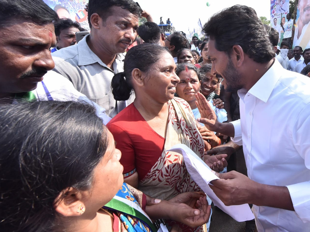 YS jagan padayatra photo gallery - Sakshi1