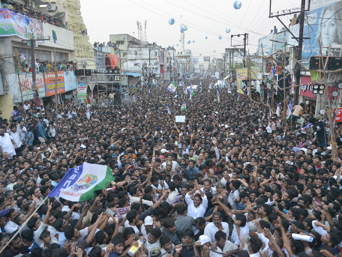 YS jagan padayatra at Vizianagaram photo gallery - Sakshi9