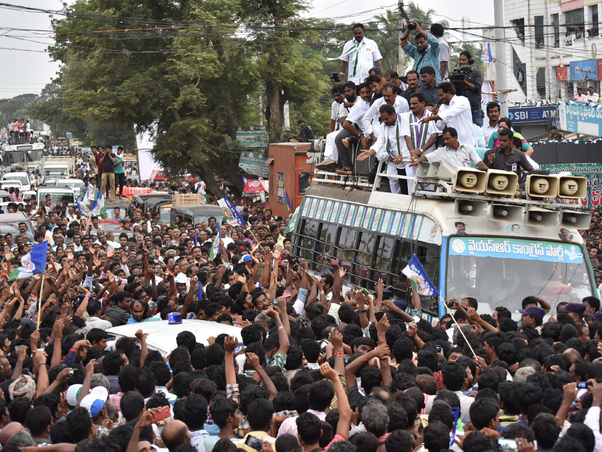 YS jagan padayatra photo gallery - Sakshi9