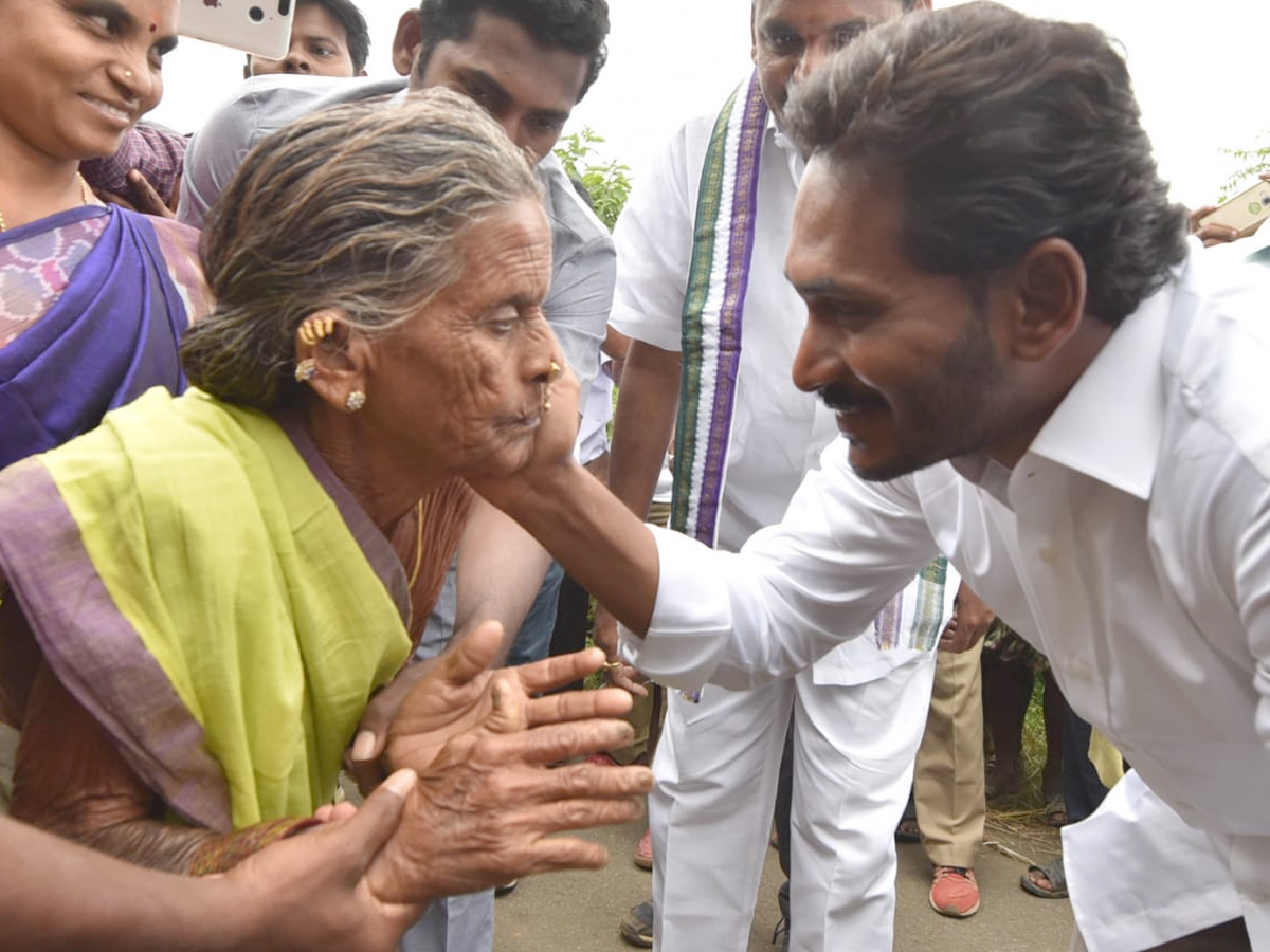 YS Jagan PrajaSankalpaYatra Day 283 Photo Gallery - Sakshi4