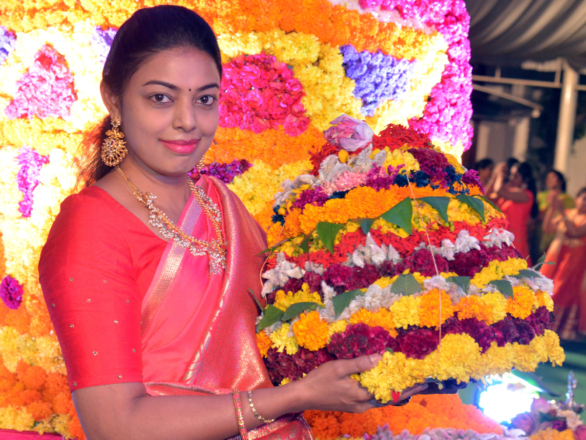 Bathukamma Celebrations 2018 At Jalavihar Photo Gallery - Sakshi12