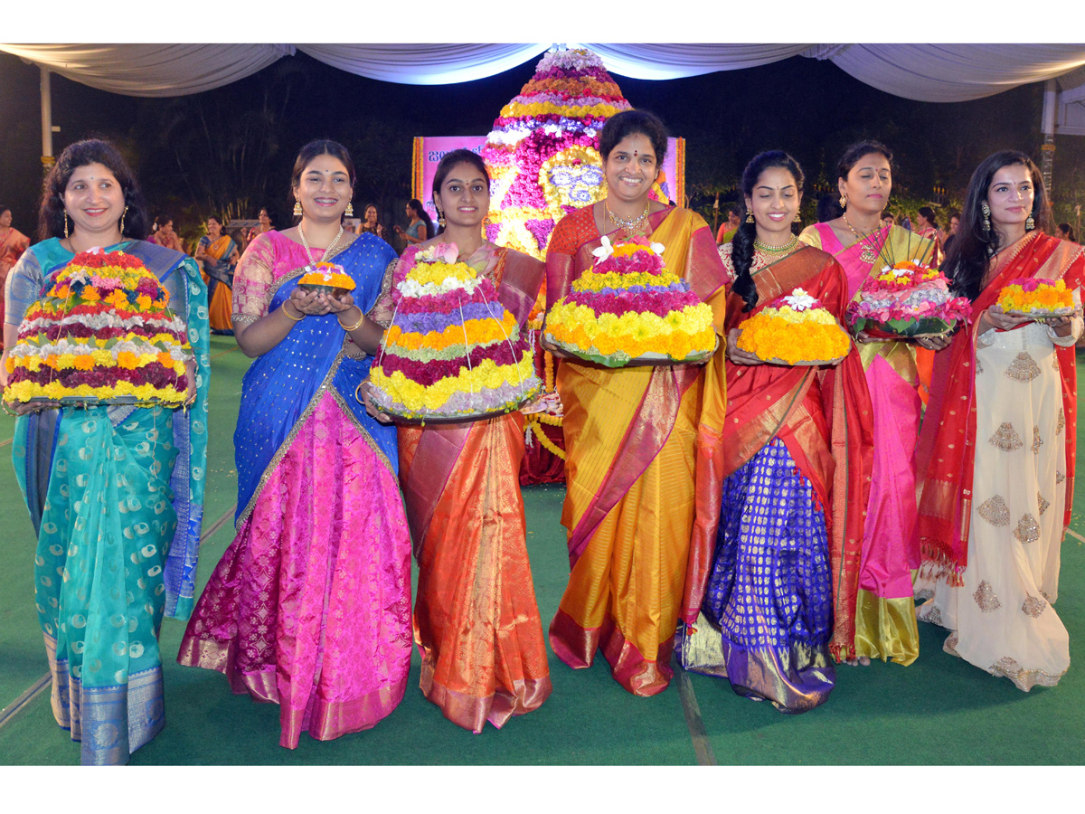 Bathukamma Celebrations 2018 At Jalavihar Photo Gallery - Sakshi2