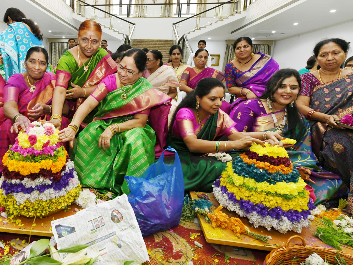 Bathukamma Celebrations In Pragathi Bhavan Photo Gallery - Sakshi1