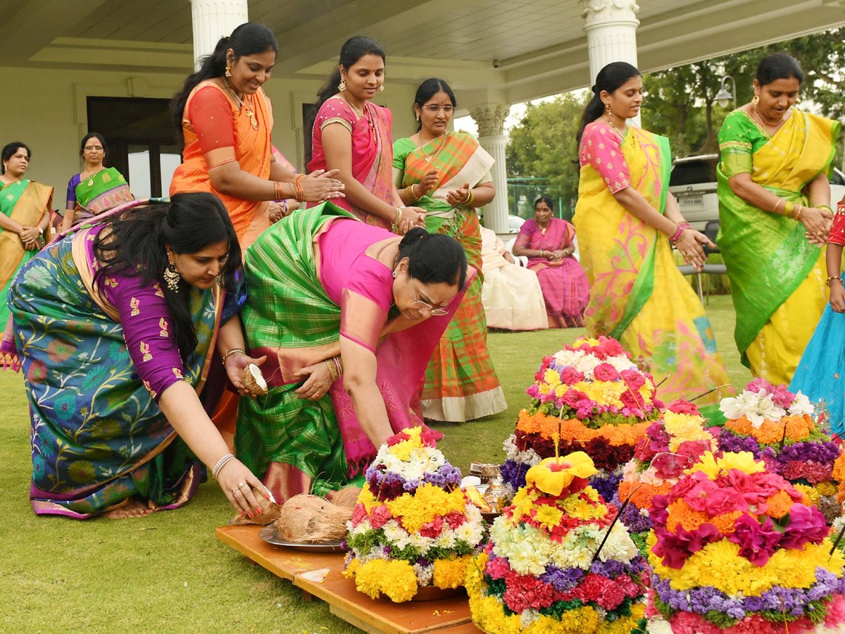 Bathukamma Celebrations In Pragathi Bhavan Photo Gallery - Sakshi10