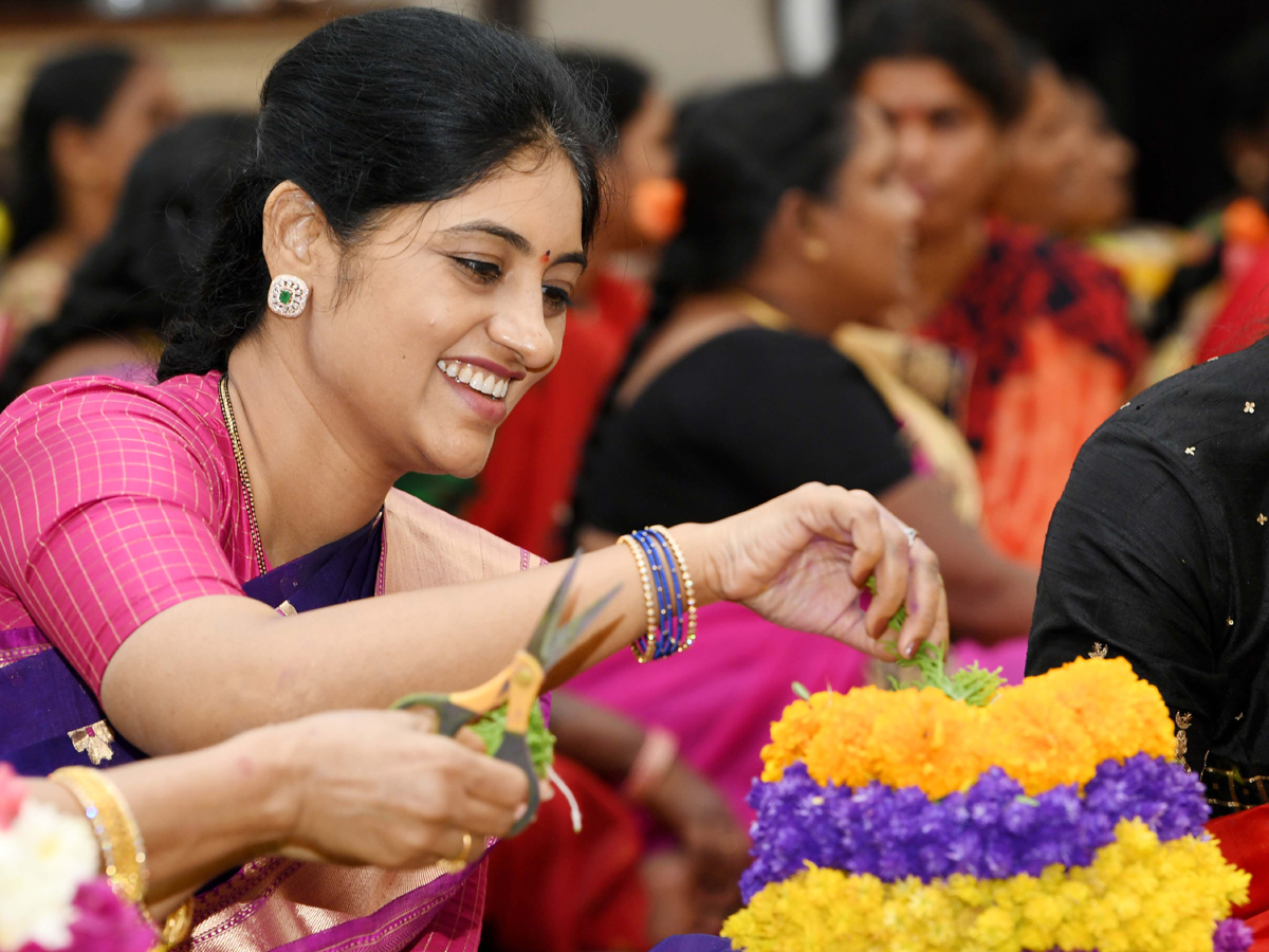 Bathukamma Celebrations In Pragathi Bhavan Photo Gallery - Sakshi7