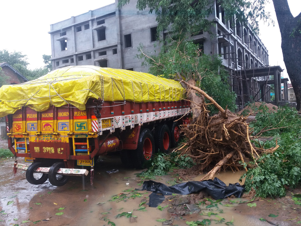 Cyclone Titli in Visakhapatnam Photo Gallery - Sakshi1