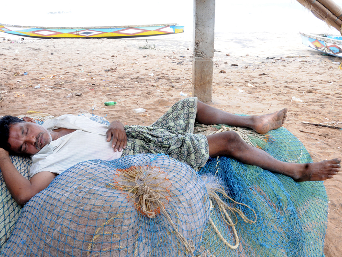 Cyclone Titli in Visakhapatnam Photo Gallery - Sakshi10