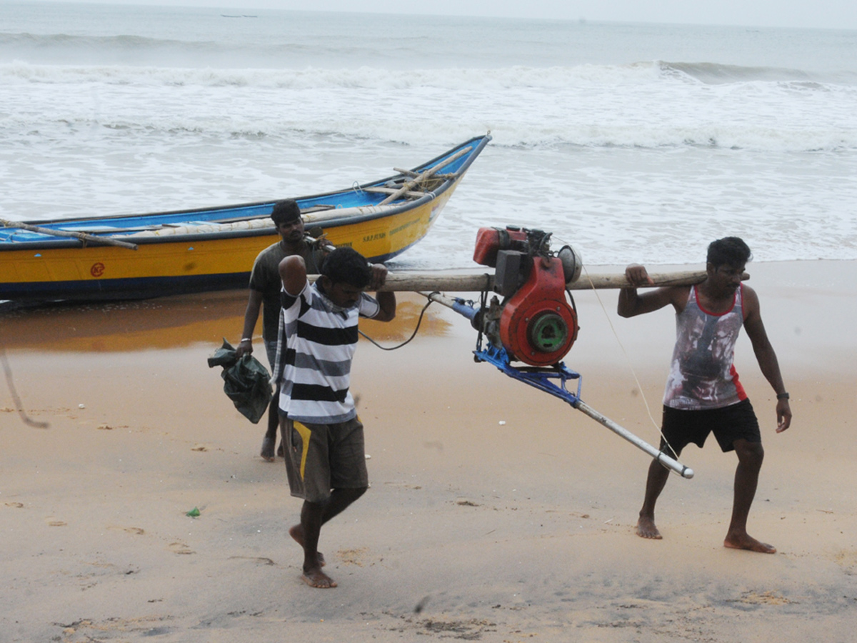 Cyclone Titli in Visakhapatnam Photo Gallery - Sakshi12