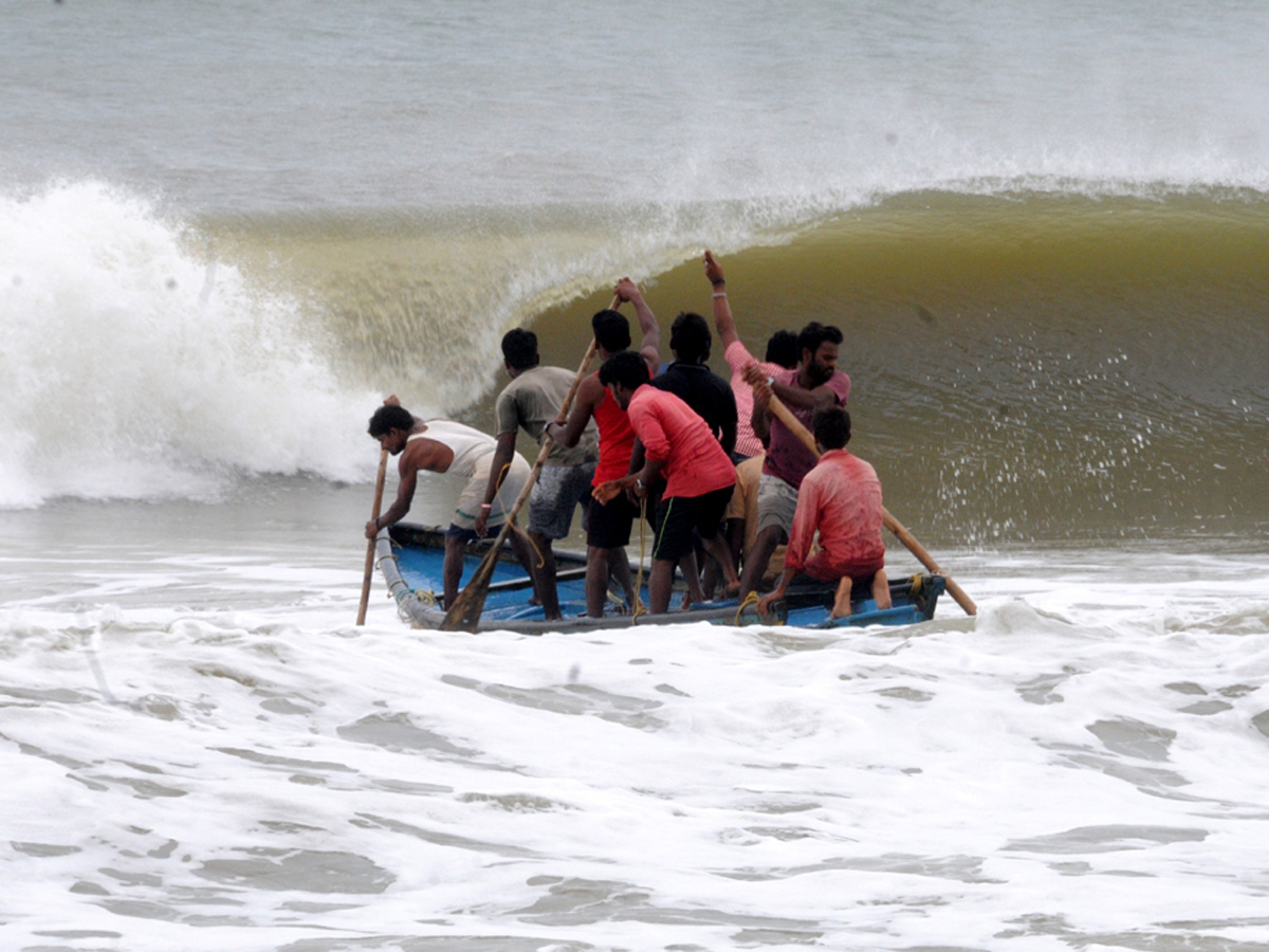 Cyclone Titli in Visakhapatnam Photo Gallery - Sakshi14