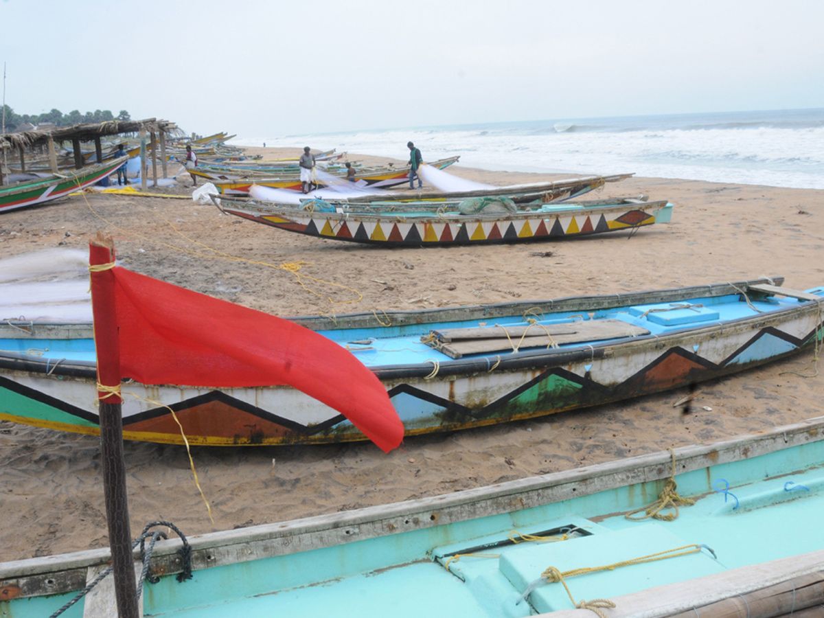 Cyclone Titli in Visakhapatnam Photo Gallery - Sakshi16