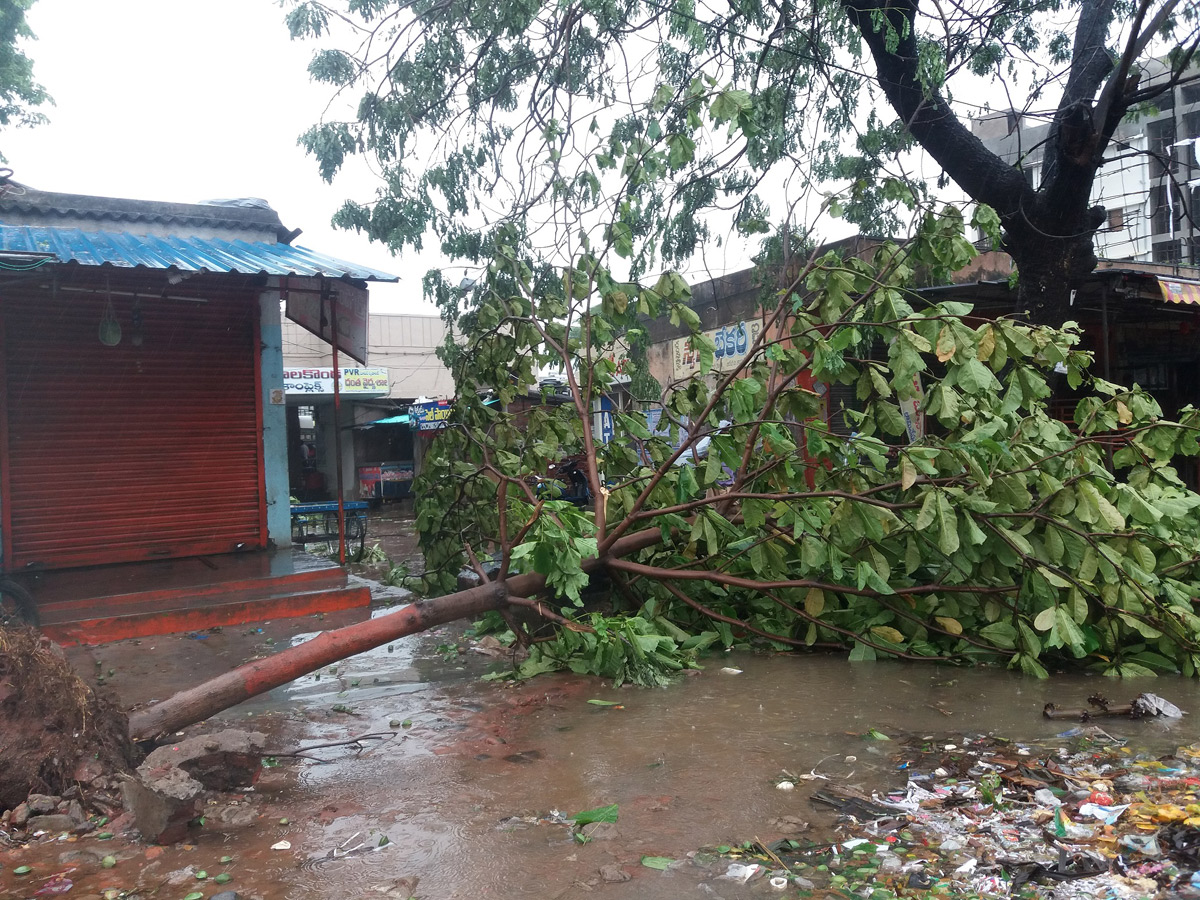 Cyclone Titli in Visakhapatnam Photo Gallery - Sakshi2