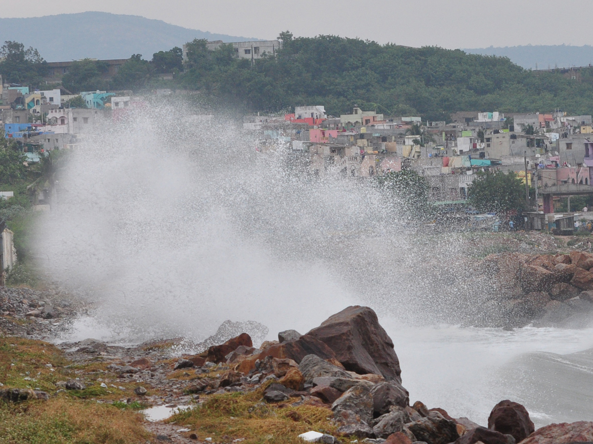 Cyclone Titli in Visakhapatnam Photo Gallery - Sakshi4