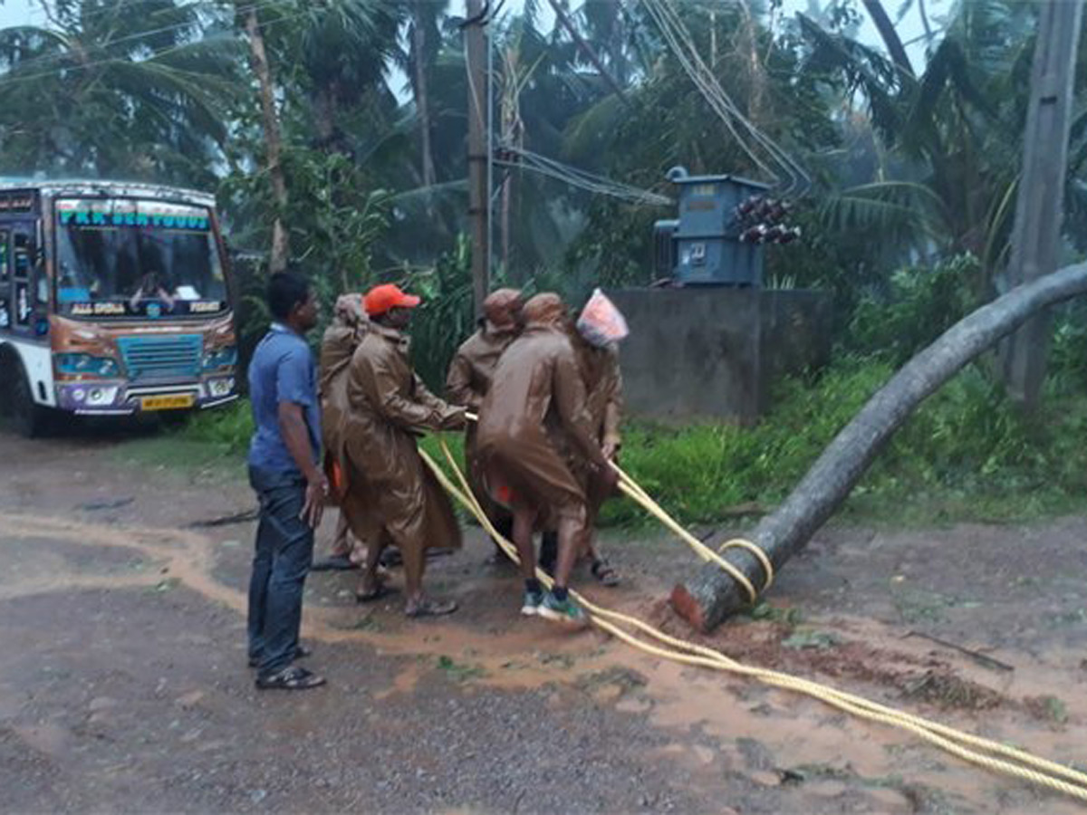 Cyclone Titli in Visakhapatnam Photo Gallery - Sakshi6