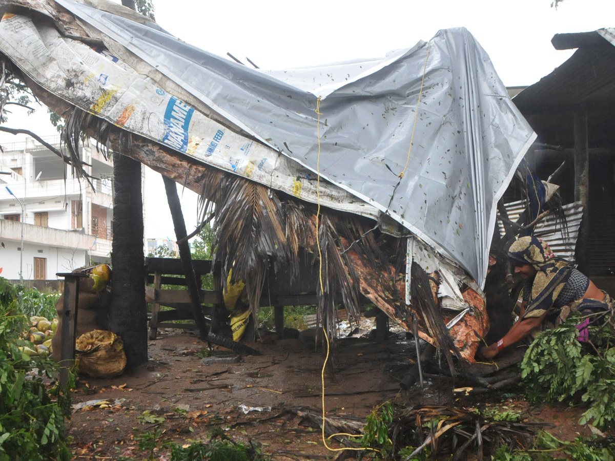 Cyclone Titli in srikakulam Photo Gallery - Sakshi11