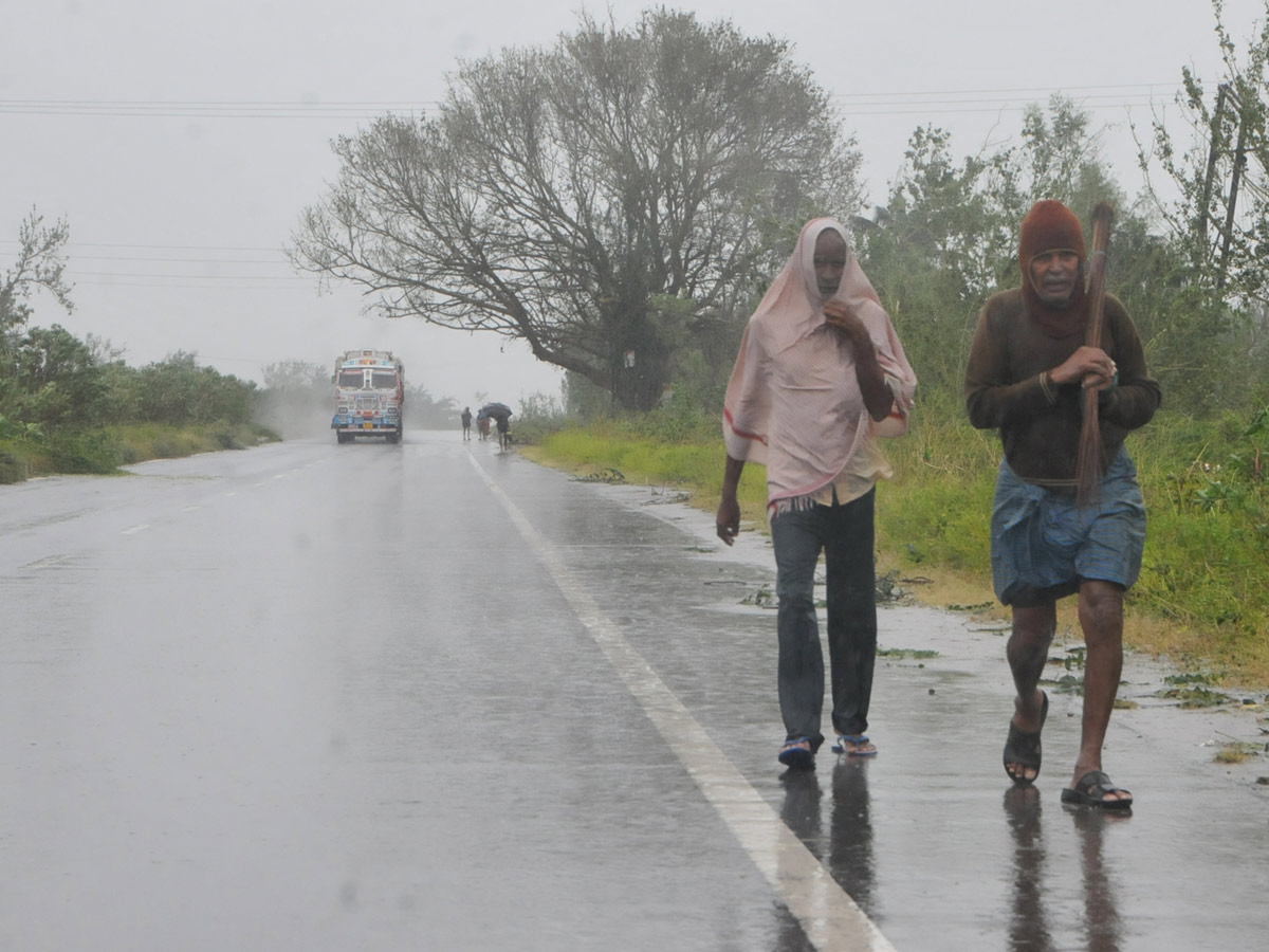 Cyclone Titli in srikakulam Photo Gallery - Sakshi13