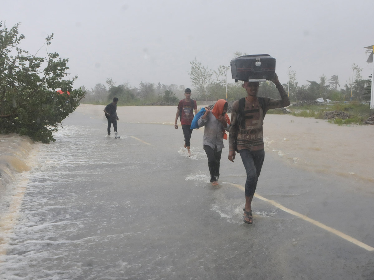 Cyclone Titli in srikakulam Photo Gallery - Sakshi17