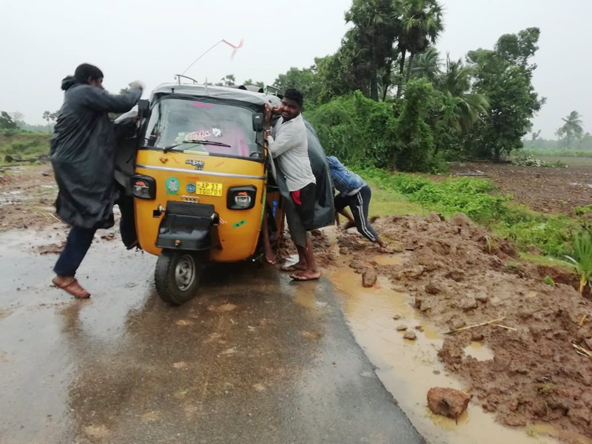 Cyclone Titli in srikakulam Photo Gallery - Sakshi18