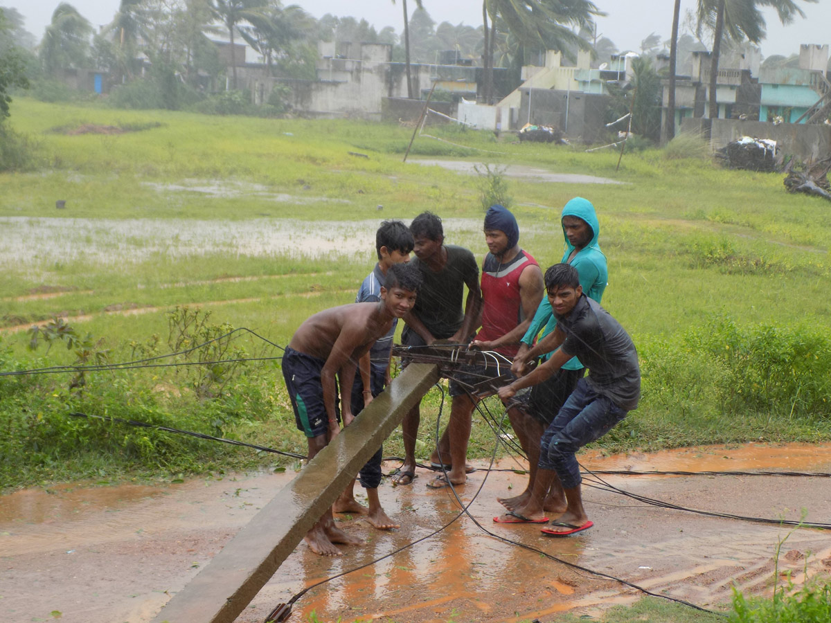 Cyclone Titli in srikakulam Photo Gallery - Sakshi24