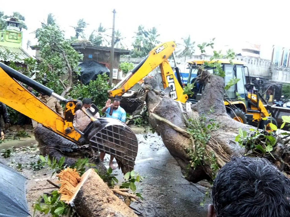 Cyclone Titli in srikakulam Photo Gallery - Sakshi33