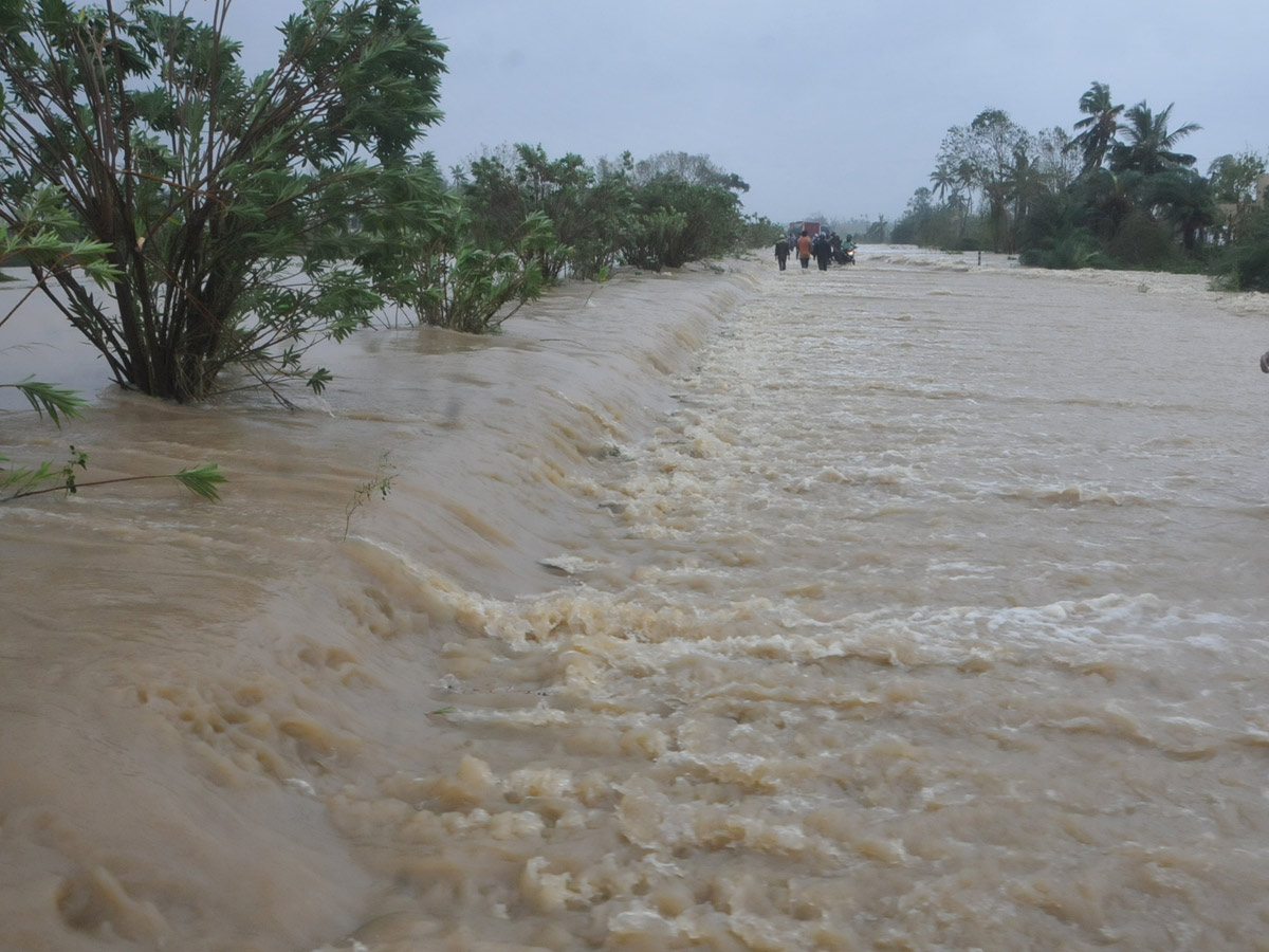 Cyclone Titli in srikakulam Photo Gallery - Sakshi9