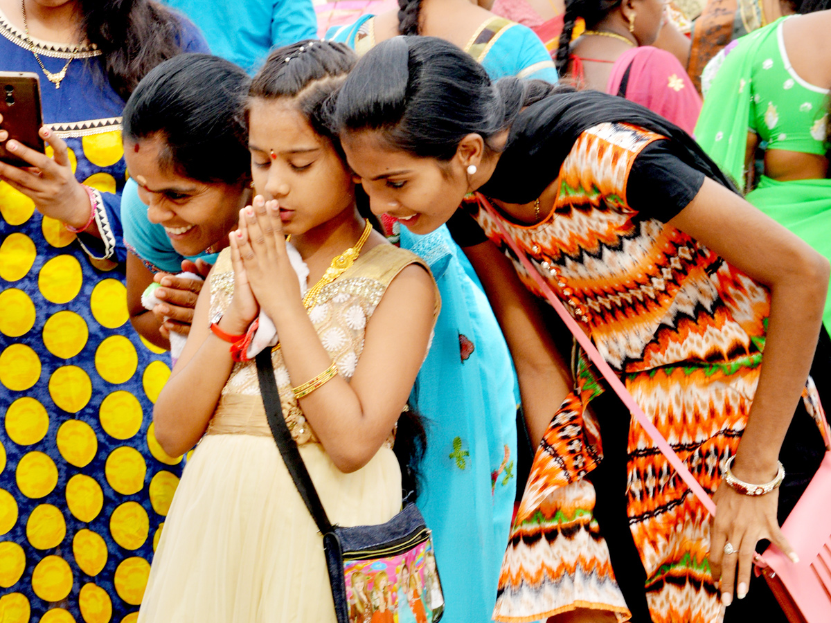 Durga Navaratri 2018 Celebrations In Kanakadurga Temple photo Gallery - Sakshi15