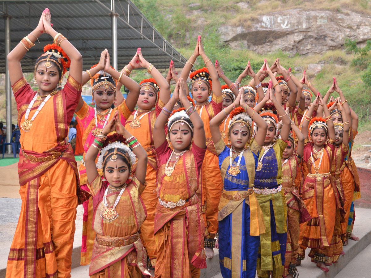 Durga Navaratri 2018 Celebrations In Kanakadurga Temple photo Gallery - Sakshi7