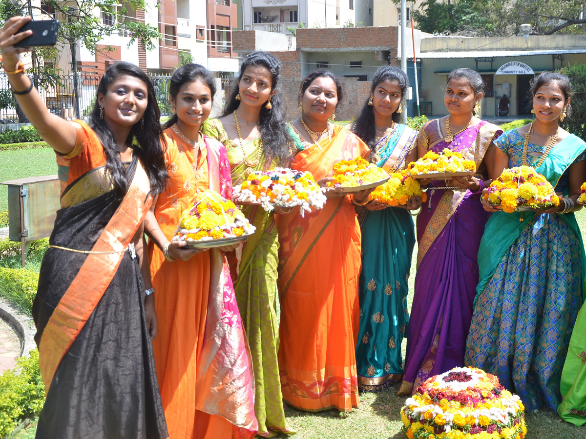 Bathukamma Celebrations in Hyderabad Photo Gallery - Sakshi2