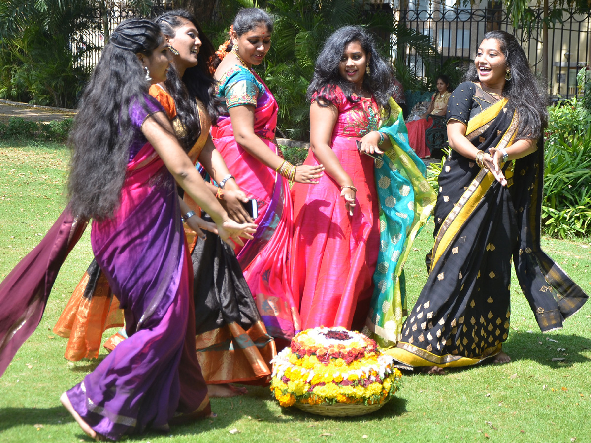 Bathukamma Celebrations in Hyderabad Photo Gallery - Sakshi3