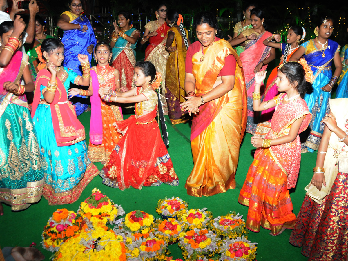 Bathukamma Celebrations in Hyderabad Photo Gallery - Sakshi5