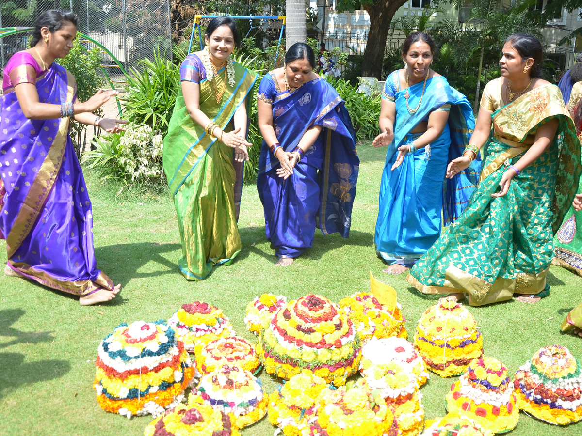 Bathukamma Celebrations in Hyderabad Photo Gallery - Sakshi6