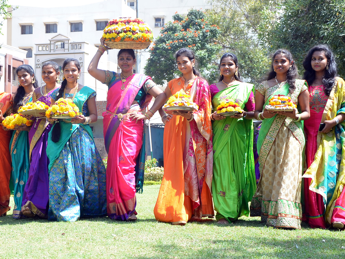 Bathukamma Celebrations in Hyderabad Photo Gallery - Sakshi7