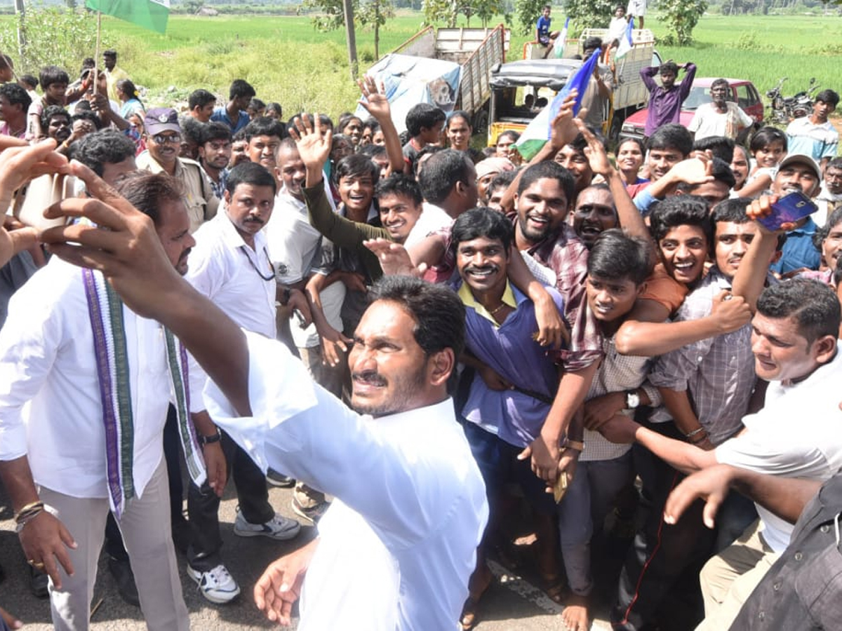 YS Jagan PrajaSankalpaYatra 284th Day Photo Gallery - Sakshi13